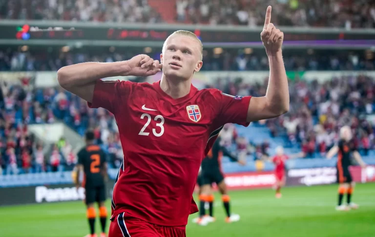 神仙打架！3大神锋集体爆发，凯恩15场造26球仍排第2，哈兰德全面进化3